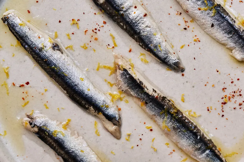 Plate of seasoned sardines.